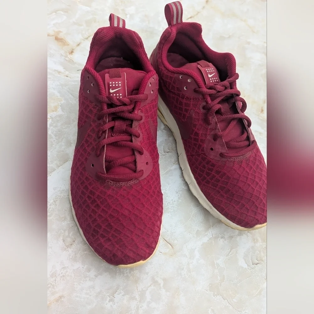 Nike Air Max Motion Red Shoes Woman's Size 7.5